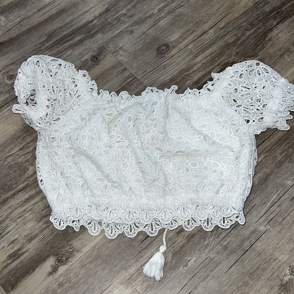 5/$25 EUC White Eyelet Puff-Sleeve Forever 21 top - Picture 2 of 2